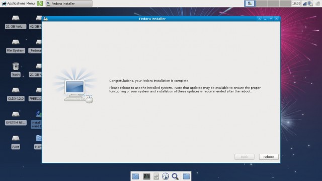 Fedora 17 XFCE est installée. Redémarrage du PC.