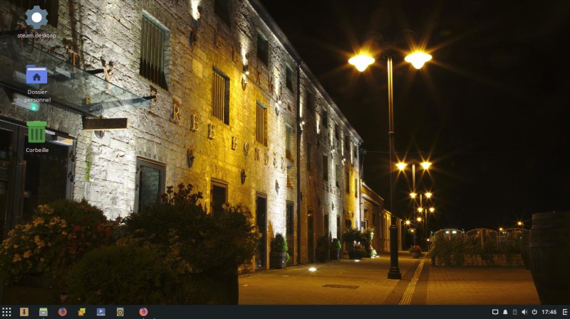 Avec les icônes sur le bureau Solus